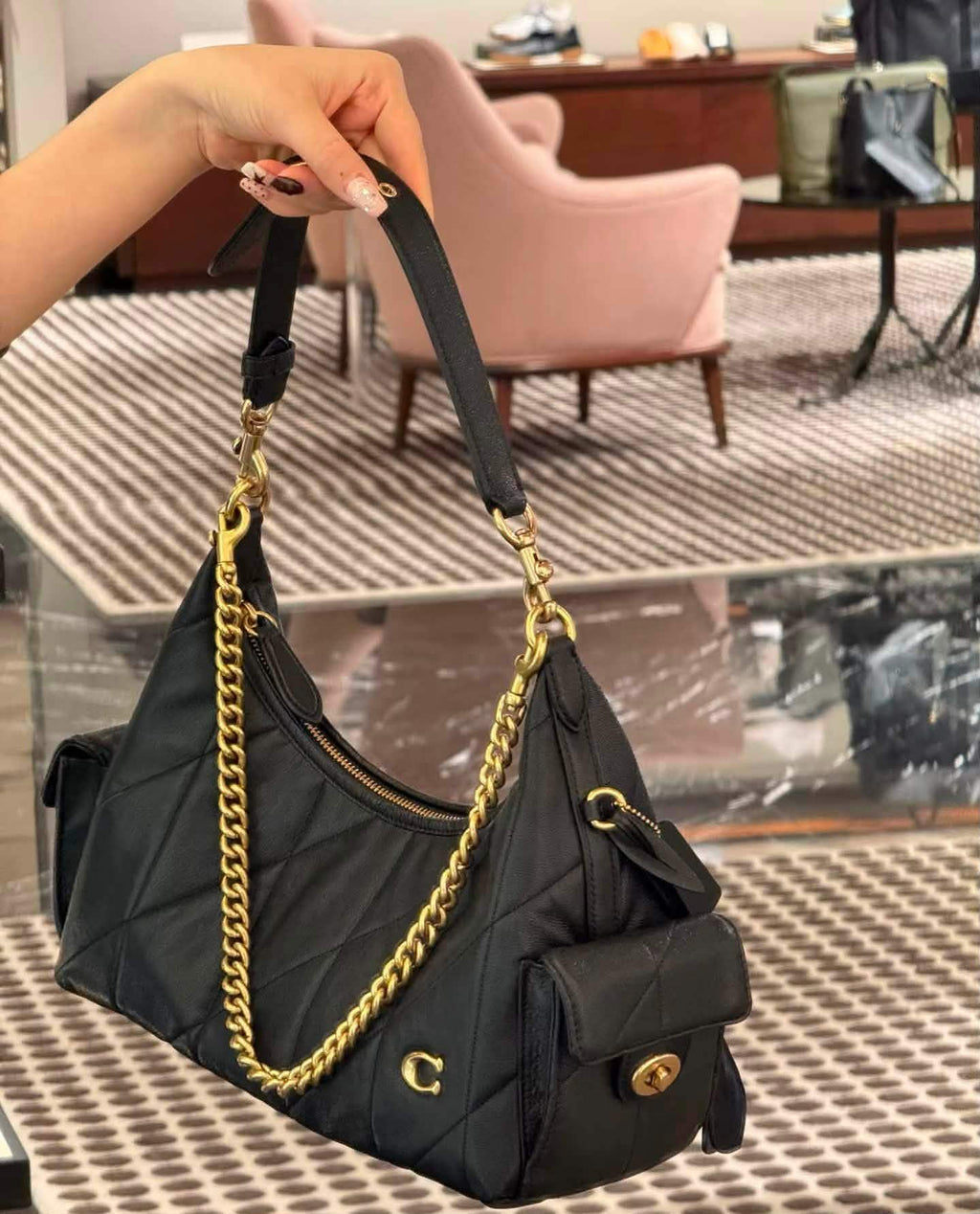 Elegant Quilted Shoulder Bag with Gold Chain (Lux4less)