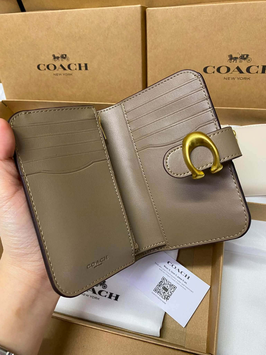 Elegant Leather Cardholder Wallet with Gold Hardware (Lux4less)