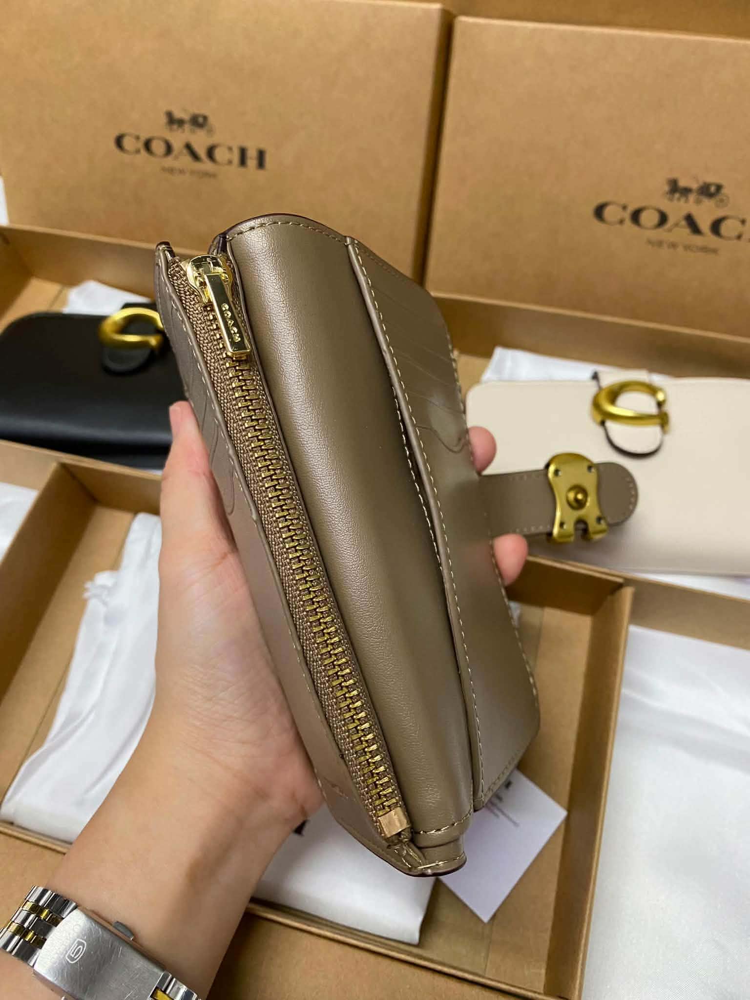 Elegant Leather Cardholder Wallet with Gold Hardware (Lux4less)